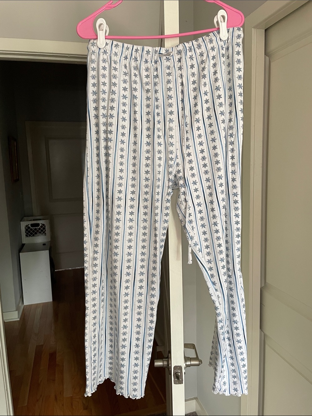 Hill house lettuce edge pajama pants with snowflake print Large